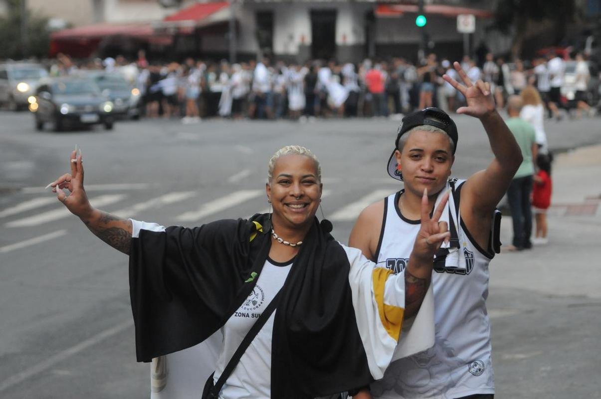 Atleticanos no Bar do Salomo, em BH, durante jogo contra o Bahia. Depois da vitria por 3 a 2 houve muita festa pelo ttulo brasileiro