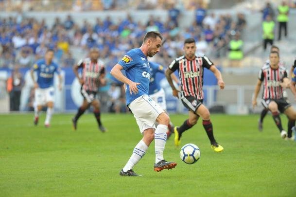 Fotos do jogo entre Cruzeiro e So Paulo