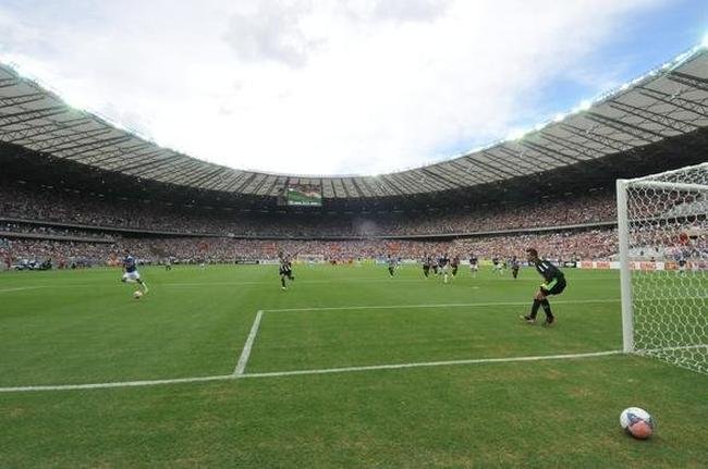 Fotos exclusivas do clssico entre Cruzeiro e Atltico na reabertura oficial do Mineiro