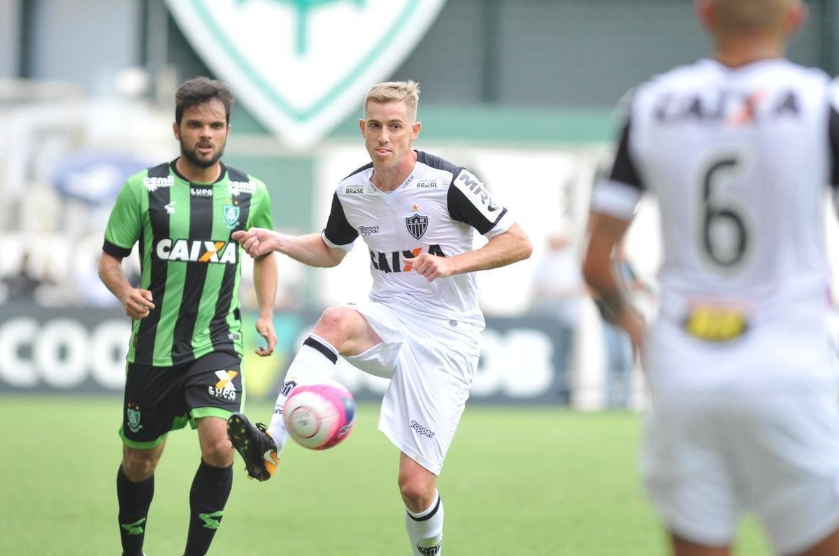 Imagens do primeiro tempo do clssico entre Amrica e Atltico, no Independncia