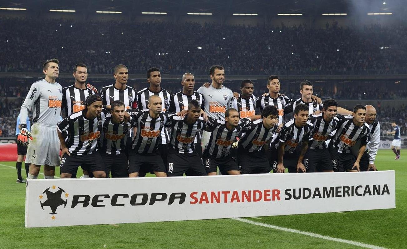 Recopa Sul-Americana (2014) - Aps vitria por 1 a 0  na Argentina no jogo de ida, o Atltico perdeu para o Lans no tempo normal na partida decisiva da Recopa de 2014, no Mineiro: 3 a 2, de virada. Na prorrogao, o Galo reagiu e garantiu o ttulo com triunfo por 4 a 3, de virada. Os gols alvinegros foram Diego Tardelli, que tambm na Argentina, Maicosuel, Luan e Ayala (contra). Ayala, Santiago Silva e Acosta fizeram para o Lans