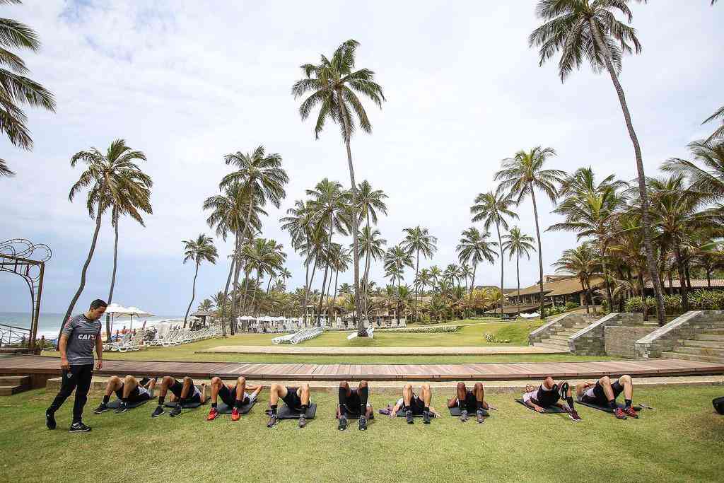 Fotos do treino do Atltico na beira da praia