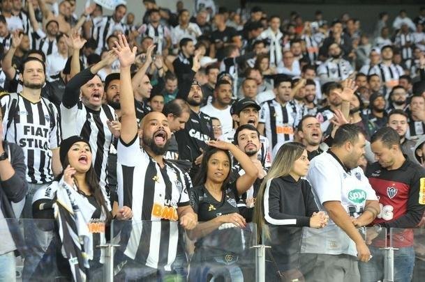 Torcedores do Atltico lotam as arquibancadas do Mineiro para acompanhar a partida vlida pelas quartas de final da Copa do Brasil