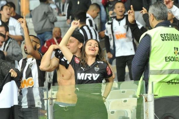 Torcedores do Atltico lotam as arquibancadas do Mineiro para acompanhar a partida vlida pelas quartas de final da Copa do Brasil
