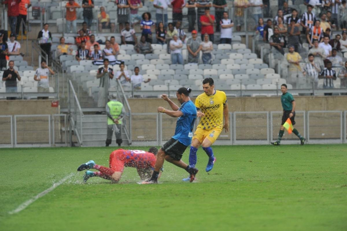 Fotos do 'Game of Dreams', jogo festivo dos Amigos do Ronaldinho contra os Amigos do Penta