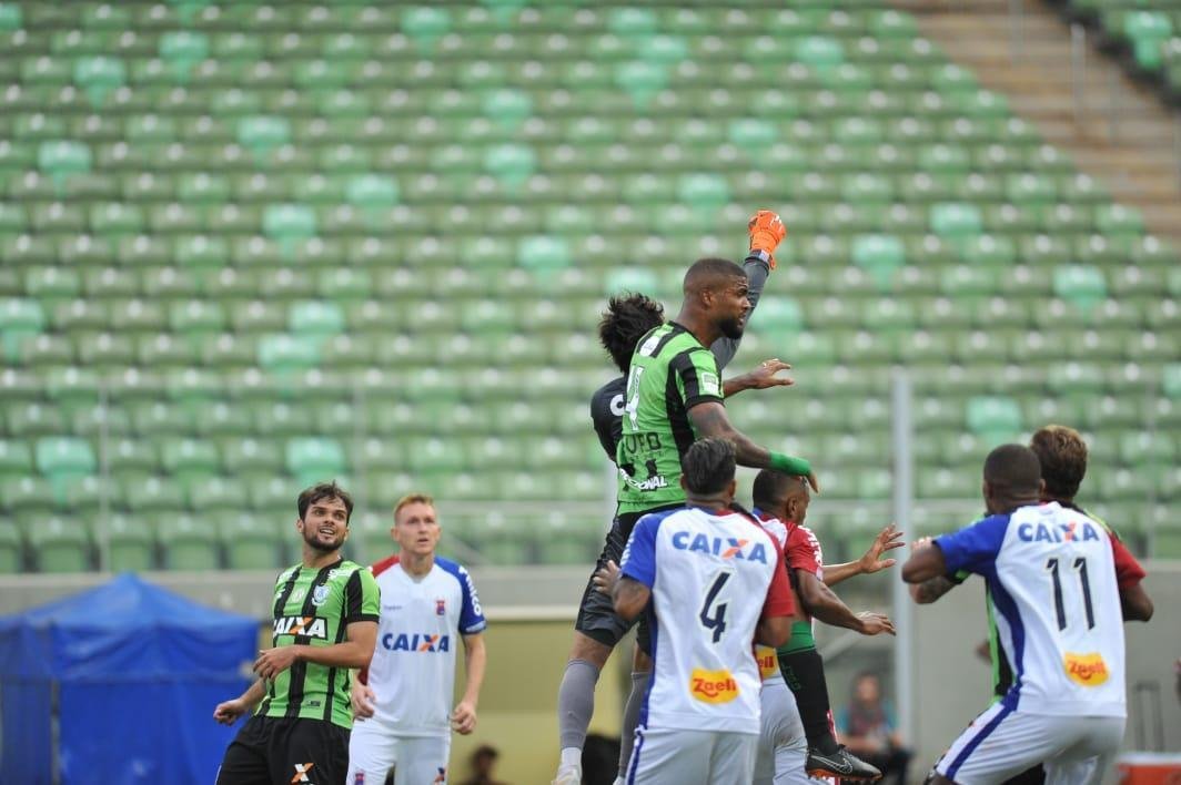 Equipes se enfrentaram na tarde deste sbado, pela 33 rodada da Srie A
