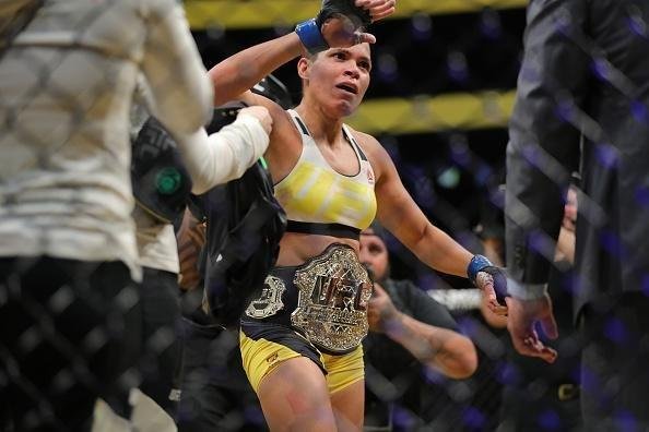 Fotos da grande vitória de Amanda Nunes pelo cinturão do UFC