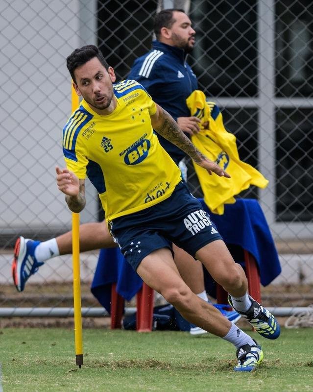 Jogadores do Cruzeiro realizaram primeiro treino sob comando de Mozart nesta sexta-feira (11/06)