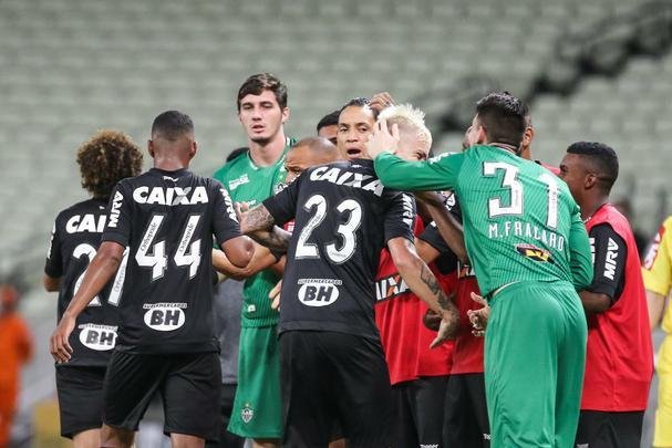Veja imagens do empate entre Ferroviário-CE e Atlético no Castelão