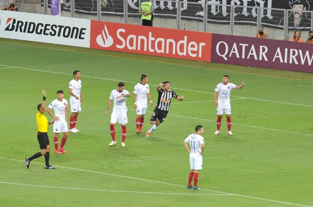 Fotos do duelo entre Atltico e Cerro Porteo, no Mineiro, pelo Grupo E da Copa Libertadores