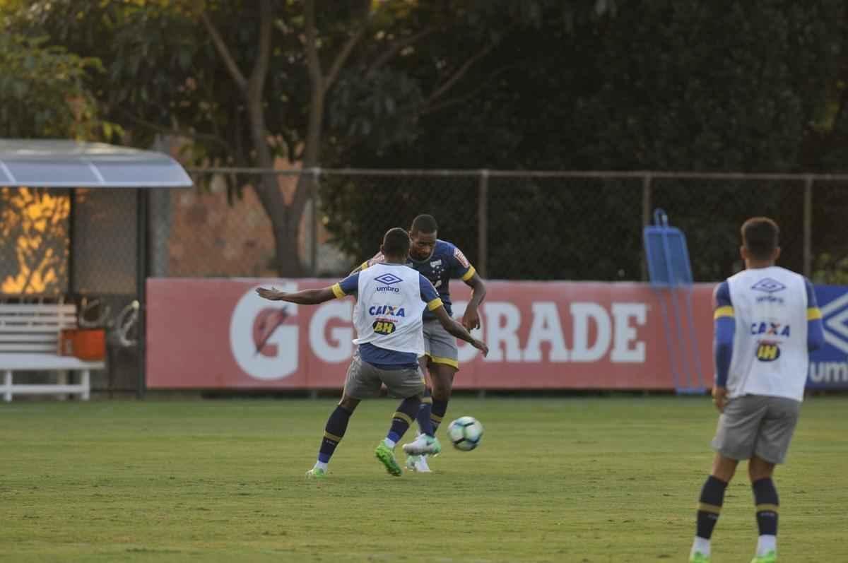 Mano Menezes testou novidades no Cruzeiro para enfrentar o So Paulo na estreia do Brasileiro
