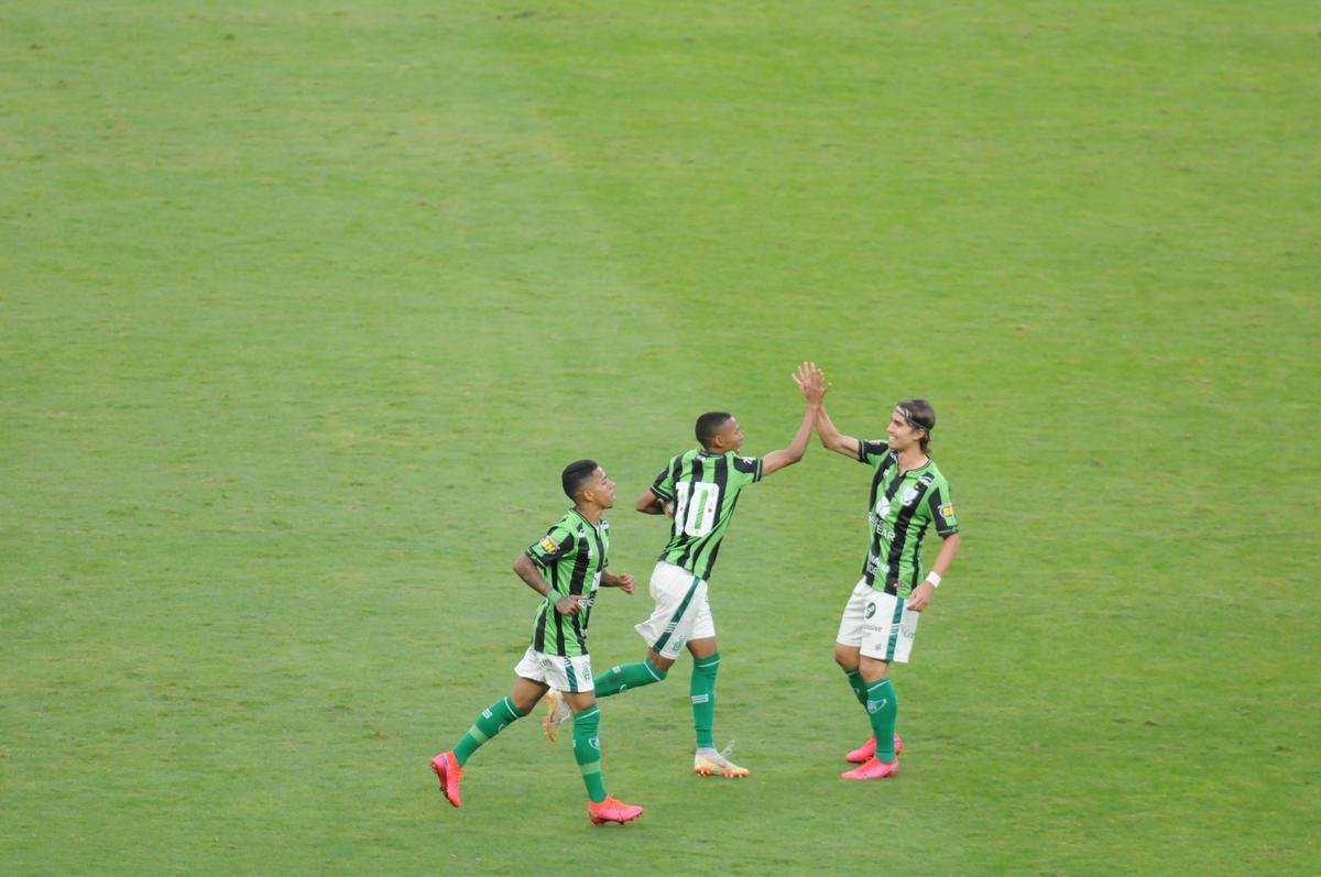 Amrica reagiu no segundo tempo e diminuiu com gol de Ademir