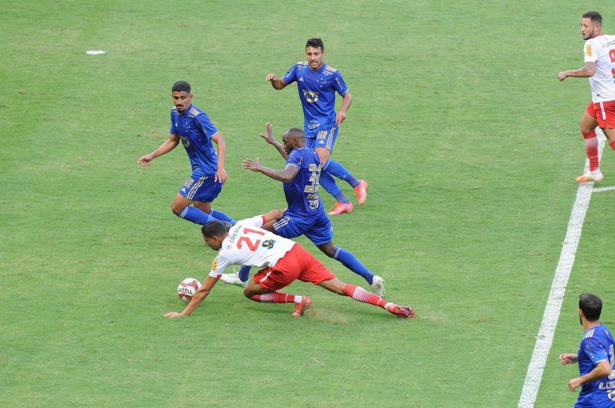 Fotos do empate por 0 a 0 entre Cruzeiro e Tombense, no Mineiro, em Belo Horizonte, pela sexta rodada do Campeonato Mineiro de 2021. Goleiro cruzeirense Fbio pegou um pnalti cobrado por Paulinho Dias e evitou o revs.