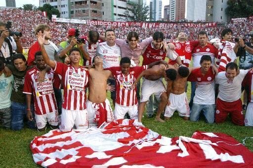 O jogo que definiu o acesso do Timbu à elite do futebol nacional aconteceu diante do Ituano, no estádio dos Aflitos. O Náutico precisava da vitória. E venceu por 2 a 0, com gols de Capixaba e Felipe. A volta por cima.