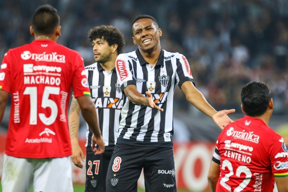 AGOSTO: no dia 10 de agosto, outra eliminao para o decepcionante ano do Atltico. Aps perder na Bolvia, o time alvinegro no conseguiu superar a defesa do Jorge Wilstermann no Mineiro e caiu nas oitavas de final da Copa Libertadores. O cenrio do Atltico se agravou aps o Jorge Wilstermann ser massacrado pelo River Plate por 8 a 0 na fase seguinte.