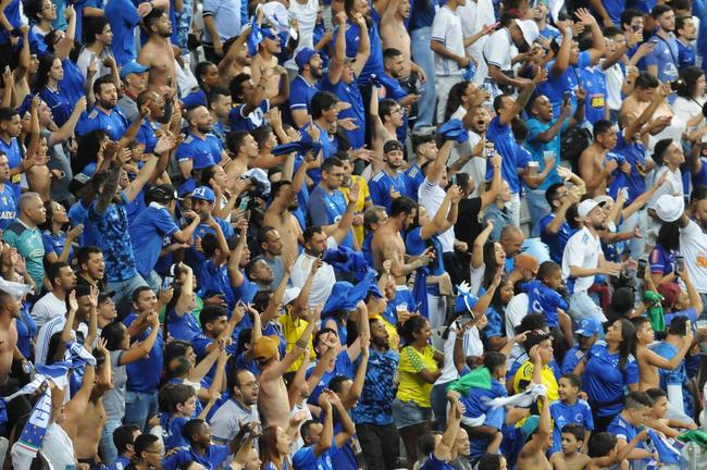 Torcida do Cruzeiro deu show mais uma vez e lotou o Mineiro na partida contra o CRB pela 11 rodada da Srie B