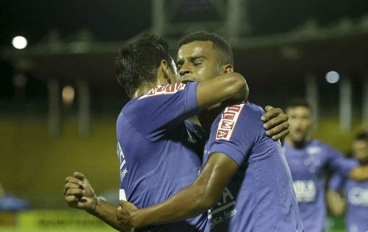 Imagens do jogo entre Volta Redonda e Cruzeiro, pela Copa do Brasil, no Estdio Raulino de Oliveira