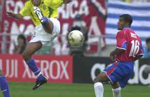 Junior fez um jogo na Copa do Mundo de 2002. Na goleada por 5 a 2 sobre a Costa Rica, ele marcou um gol.