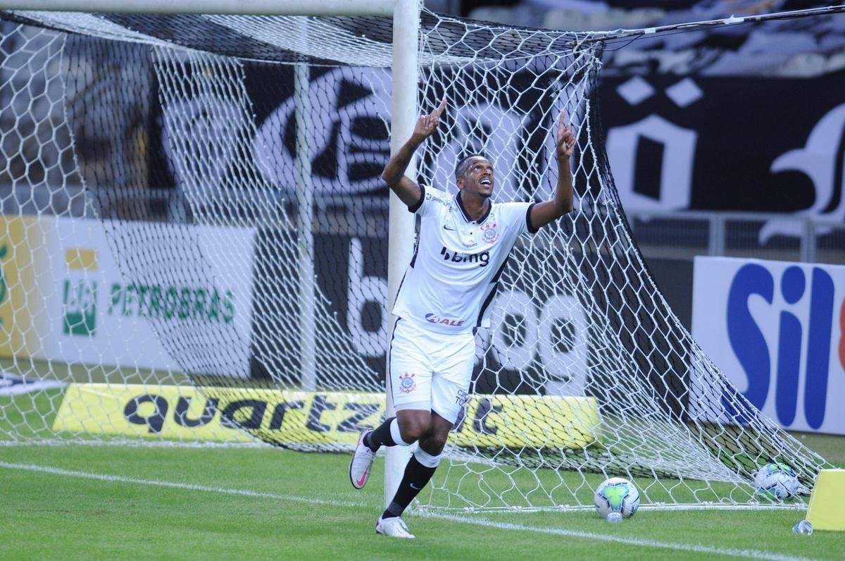 J marcou o primeiro gol do Corinthians no Mineiro (Alexandre Guzanshe / EM DA PRESS)