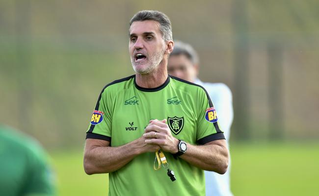 Técnico Vagner Mancini definiu escalação do América para enfrentar o Bahia