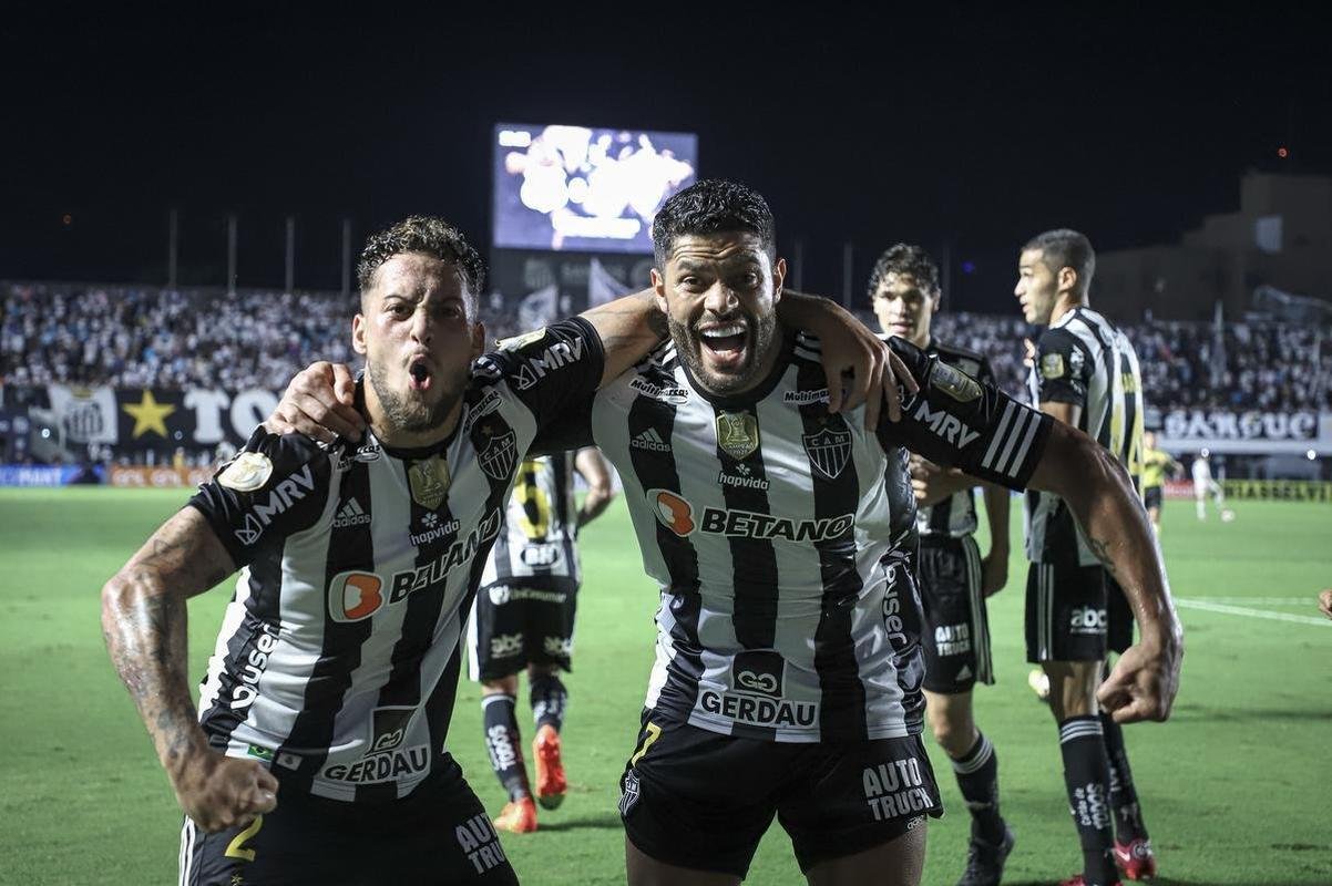 Fotos do jogo entre Santos e Atltico na Vila Belmiro, em Santos, pela 30 rodada do Campeonato Brasileiro