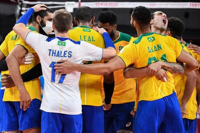 Fotos do jogo entre Brasil e Argentina pela segunda rodada do torneio masculino de vlei dos Jogos Olmpicos de Tquio. Seleo Brasileira venceu, de virada, por 3 sets a 2