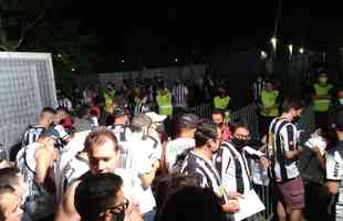 Fotos da torcida do Atltico no pr-jogo contra o Palmeiras no Mineiro