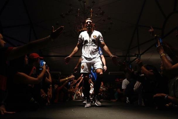 Festa de lançamento dos novos uniformes contou com a presença de jogadores e show de Paralamas de Sucesso