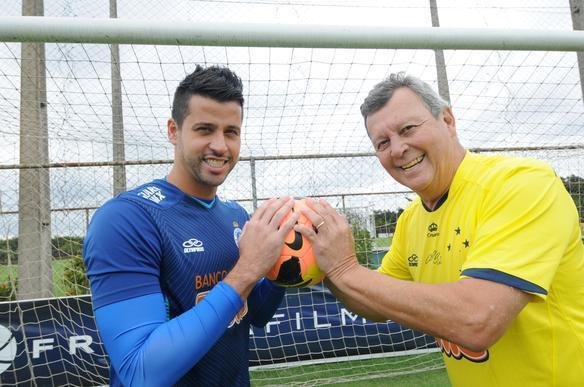 Com 499 jogos, Fbio est perto de alcanar marca de Raul, que disputou 549 partidas