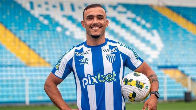 No in�cio da temporada, Pottker teve o contrato reativado com o Cruzeiro ao retornar de empr�stimo ao Al Wasl, dos Emirados �rabes Unidos. Ele tem v�nculo com a Raposa at� dezembro de 2024 e est� cedido ao Ava� at� o fim deste ano. Na Ressacada, o atacante participou de 25 jogos e marcou tr�s gols.
