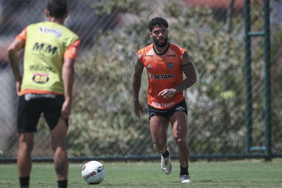 Fotos do primeiro treino de Junior Alonso no retorno ao Atltico