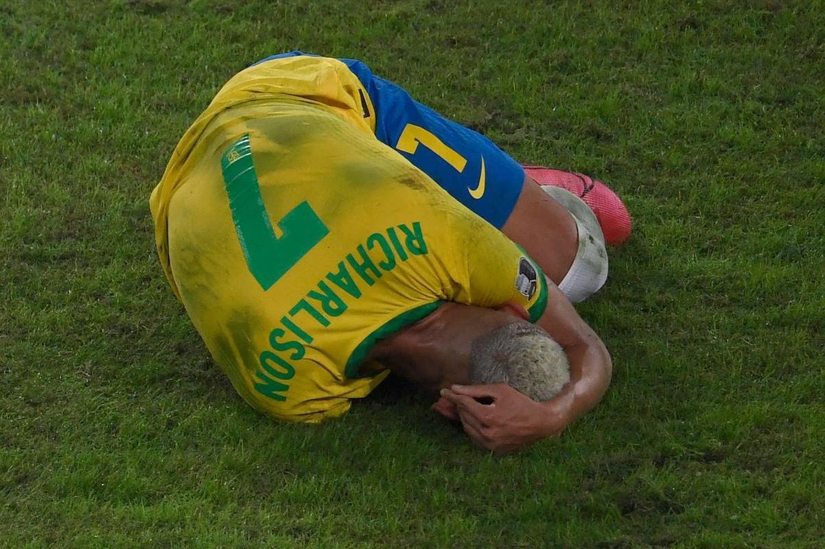 Brasil e Colmbia se enfrentaram no Estdio Nilton Santos, pelo Grupo B da Copa Amrica