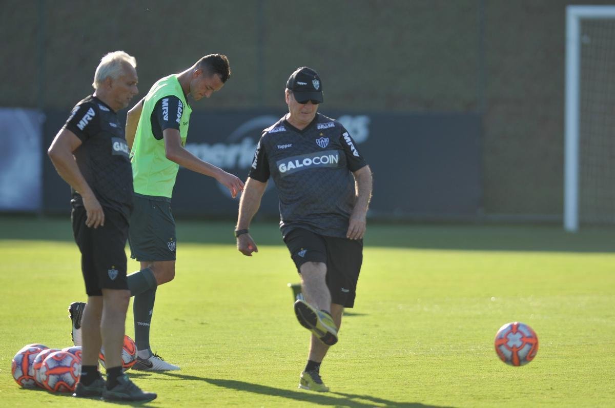No dia da apresentao de Rver, outro zagueiro tambm chamou ateno: Igor Rabello, que foi a campo pela primeira vez