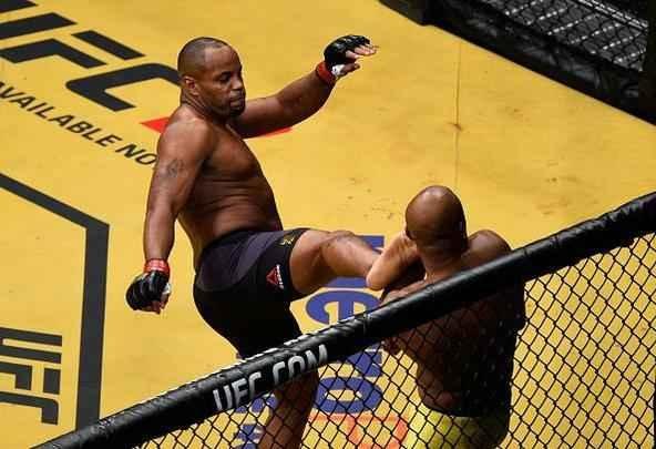 Fotos da derrota de Anderson Silva para Daniel Cormier no UFC 200
