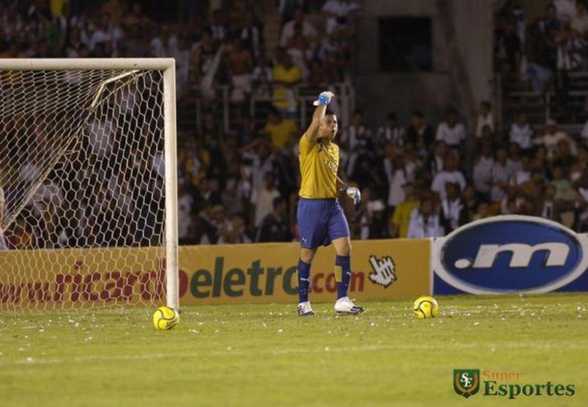 Em 2007, F�bio teve momento dif�cil no Cruzeiro, na goleada para o Atl�tico por 4 a 0, na final do Mineiro. No quarto gol, ele estava de costas no momento da finaliza��o de Vanderlei