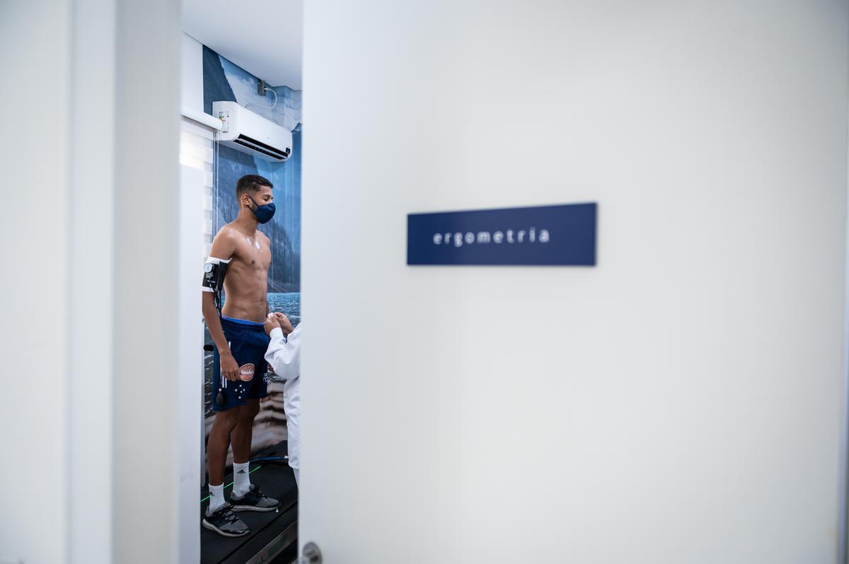 Jogadores do Cruzeiro passaram por exames de pré-temporada nesta quarta (27/01)