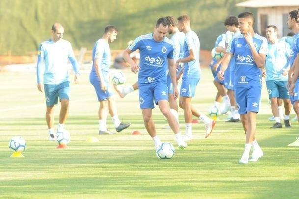 Galeria de fotos do treino do Cruzeiro nesta sexta-feira (6/9), na Toca da Raposa II