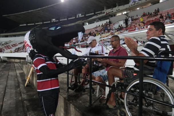 Santa Cruz e Petrolina em jogo válido pela primeira rodada do Campeonato Pernambucano