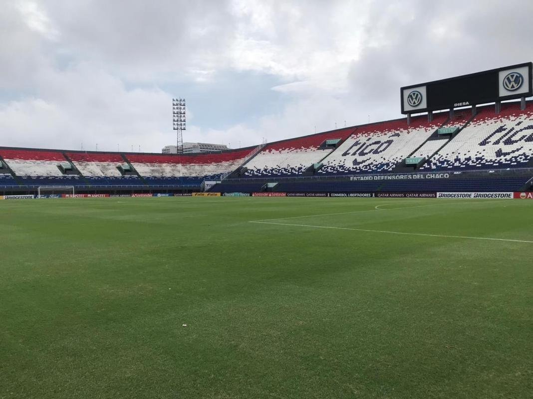 Defensores del Chaco (Paraguai) - cinco jogos, com uma vitria, dois empates e duas derrotas. Foram trs gols marcados e cinco sofridos