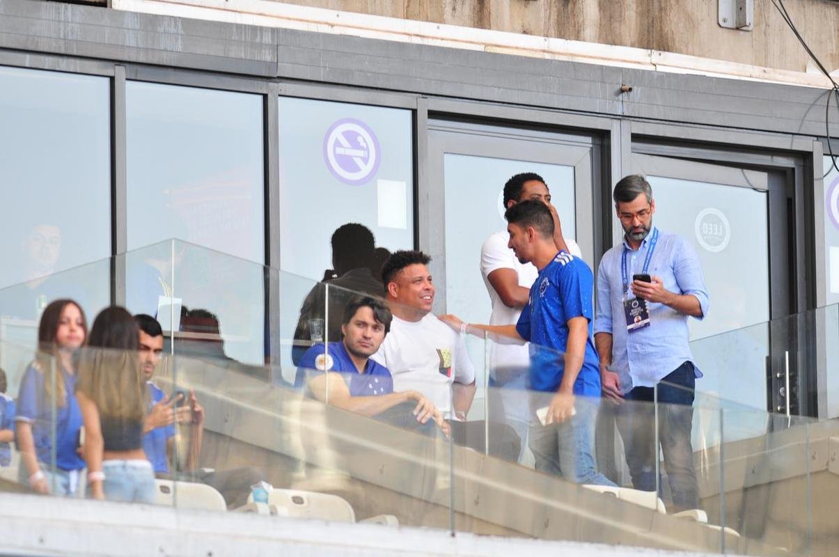 Fotos da torcida do Cruzeiro antes e durante a partida contra o Cricima, neste domingo (4), no Mineiro, pela 28 rodada da Srie B