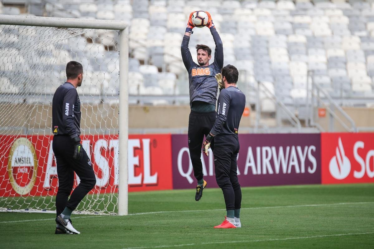 Levir Culpi comanda treino no Mineiro antes da estreia no Grupo E da Libertadores
