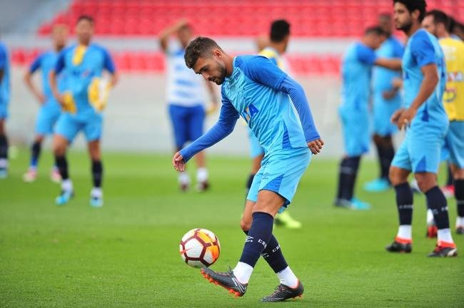 Fotos do treino do Cruzeiro no estdio Libertadores de Amrica, casa do Independiente, em Avellaneda. Time celeste fechou preparao para o jogo contra o Racing, s 21h30 desta tera-feira, no El Cilindro, pela primeira rodada do Grupo 5 da Copa Libertadores (Ramon Lisboa/EM D.A Press)