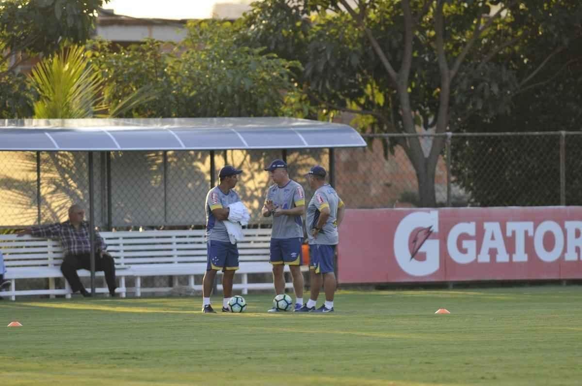 Mano Menezes testou novidades no Cruzeiro para enfrentar o So Paulo na estreia do Brasileiro