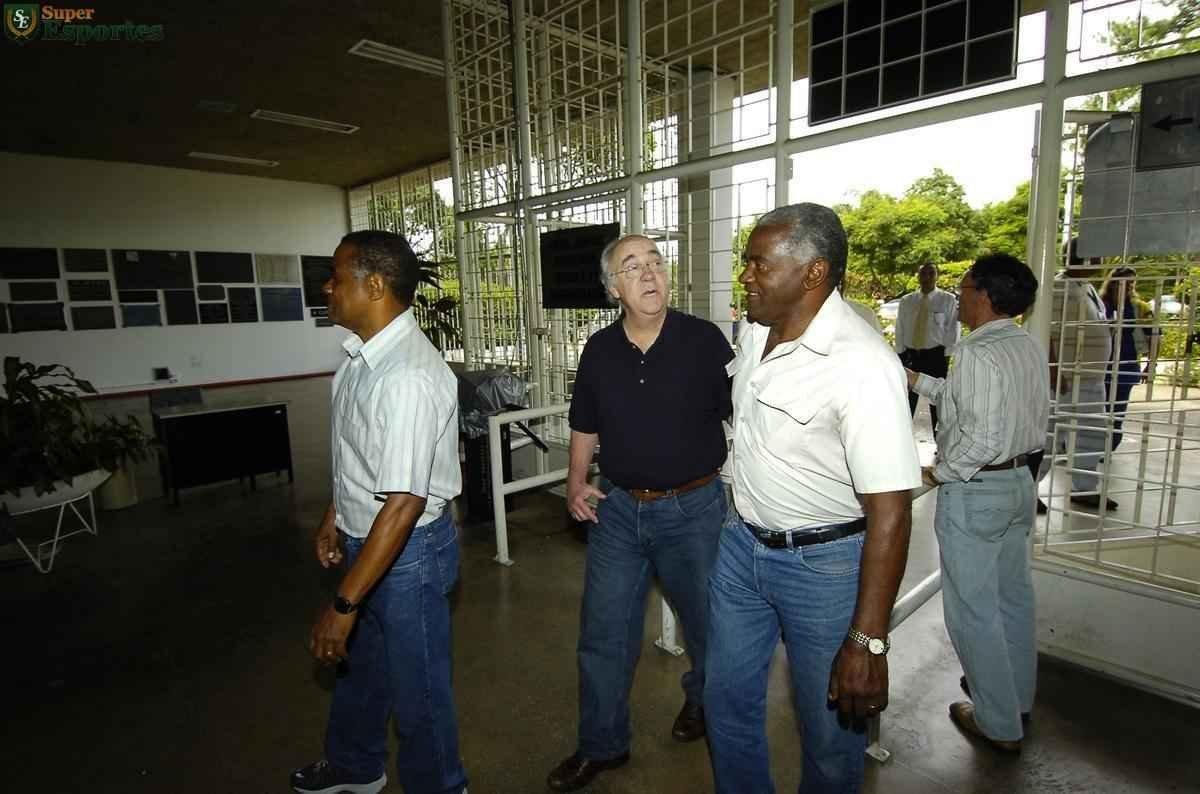 Em 2006, no aniversário de 40 anos do título da Taça Brasil de 1966, reportagem do Estado de Minas e do Superesportes reuniu no Mineirão alguns dos craques do Cruzeiro: Zé Carlos, William, Procópio, Neco, Natal, Dirceu Lopes, Evaldo e Tostão.