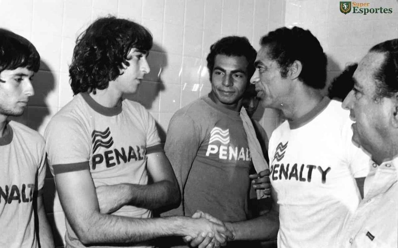 Apresentao do tcnico Barbatana aos jogadores do Cruzeiro em 1979