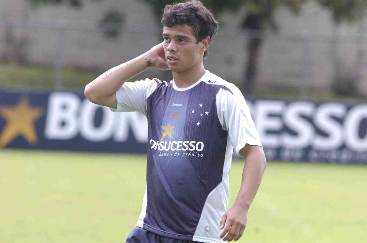 Bernardo (meia) - vendido em dezembro de 2011 ao Vasco, por R$3,5 milhes