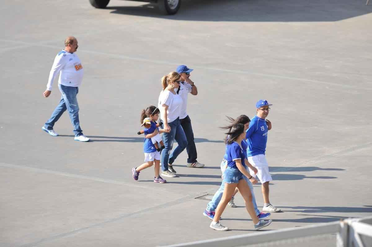 Torcedores de Cruzeiro e Botafogo, no Mineiro, em duelo pela 19 rodada do Brasileiro