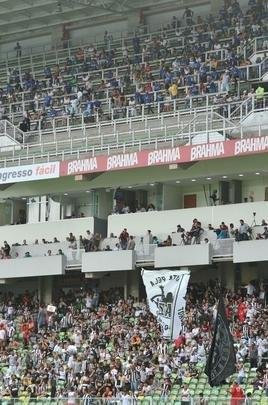 Imagens da torcida do Atltico no clssico contra o Cruzeiro, no Independncia, pelo Brasileiro 