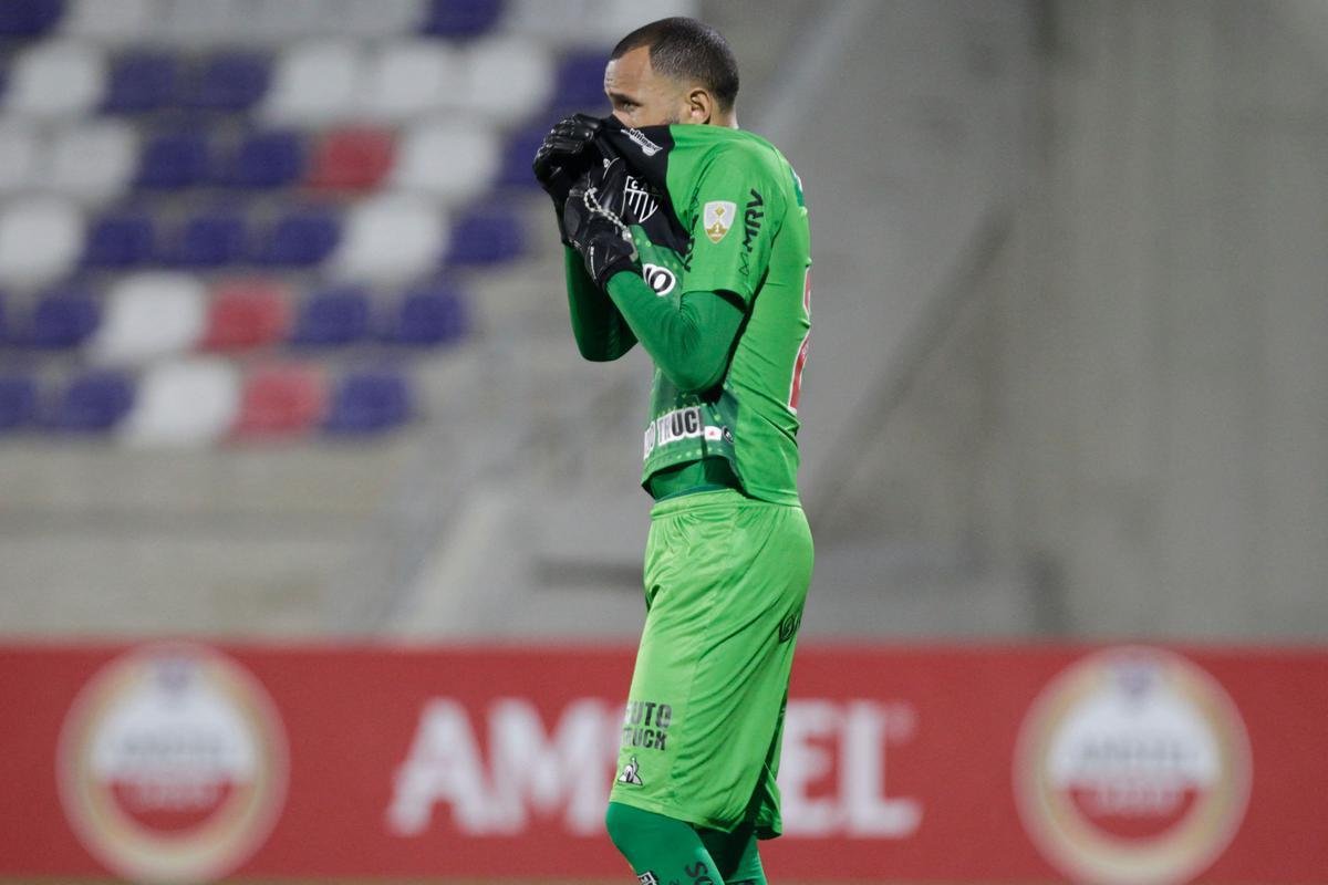Realizao do jogo entre Amrica de Cli e Atltico no Estdio Romelio Martinez, em Barranquilla, pela Copa Libertadores, indignou manifestantes que protestam contra o governo do presidente Ivn Duque. Pas vive caos social, com greves, paralisaes, manifestaes violentas e choques com a polcia. Ainda assim, Conmebol confirmou partida, o que gerou revolta.