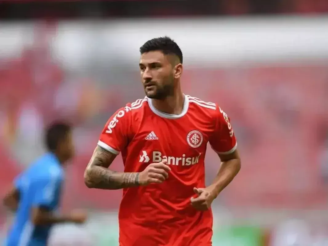 Boschilia - 26 anos - meia do Internacional